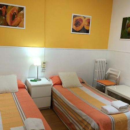 Hostal Valls Barcelona Bagian luar foto