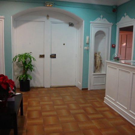 Hostal Valls Barcelona Bagian luar foto