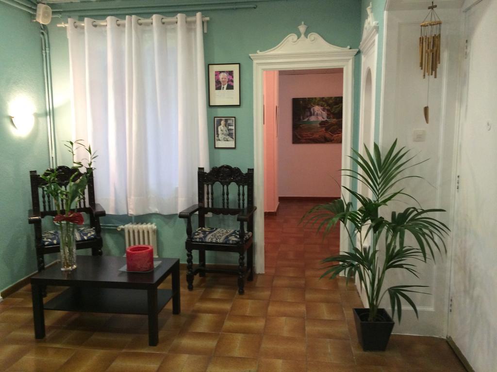 Hostal Valls Barcelona Bagian luar foto