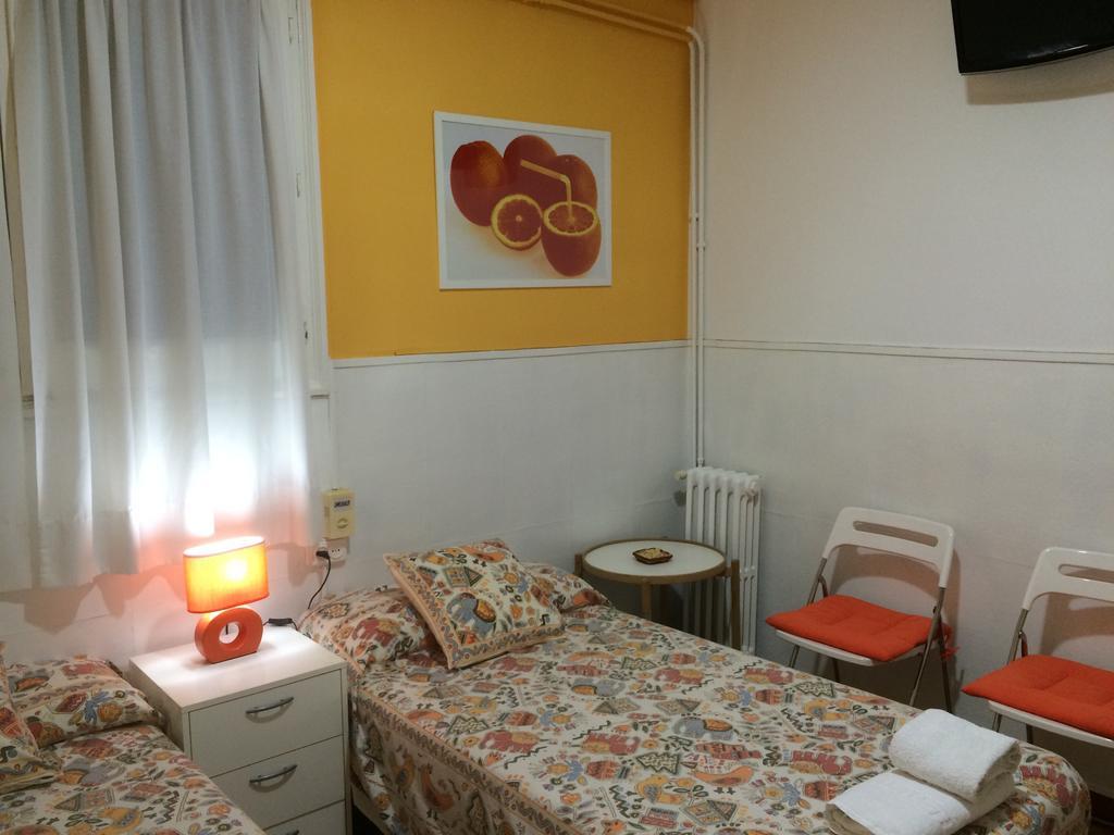 Hostal Valls Barcelona Ruang foto