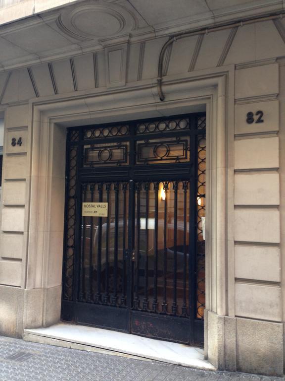 Hostal Valls Barcelona Bagian luar foto