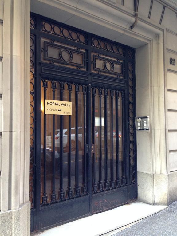 Hostal Valls Barcelona Bagian luar foto