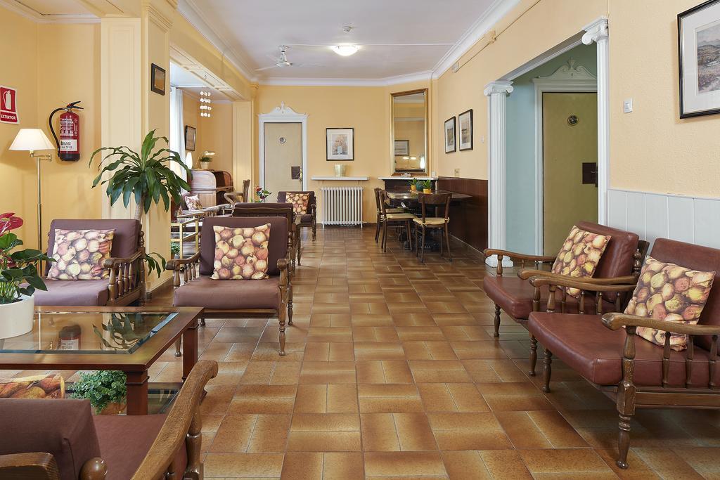 Hostal Valls Barcelona Bagian luar foto
