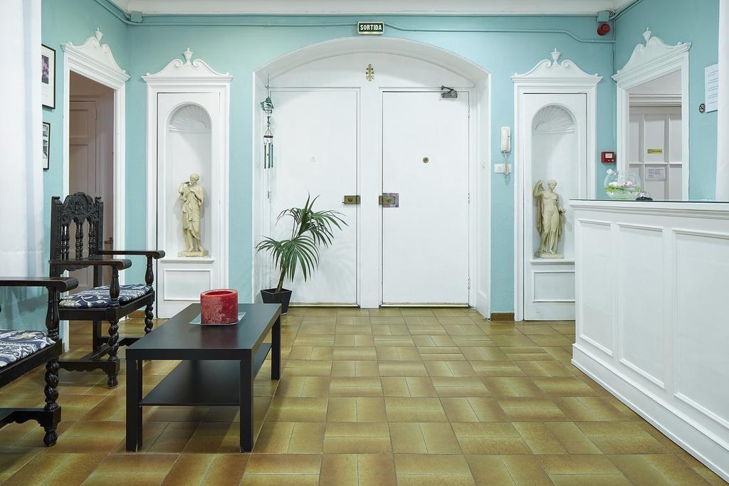 Hostal Valls Barcelona Bagian luar foto