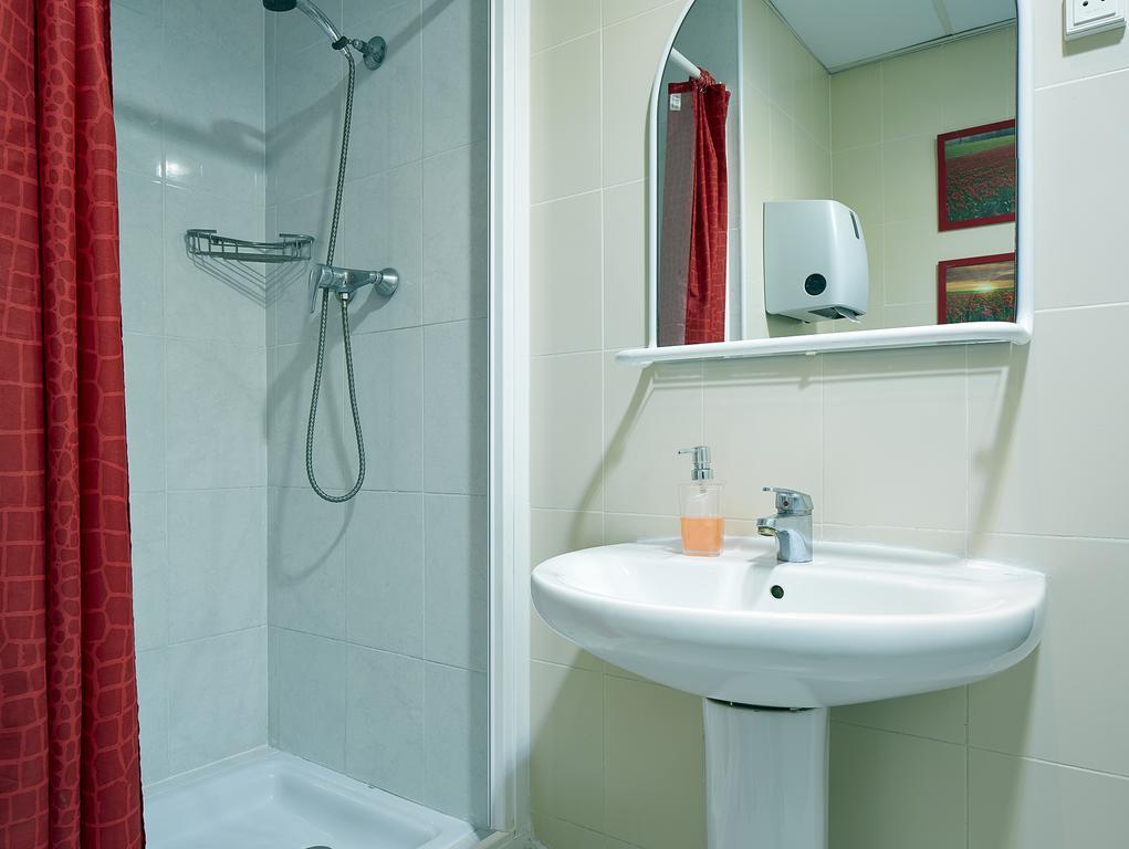 Hostal Valls Barcelona Bagian luar foto
