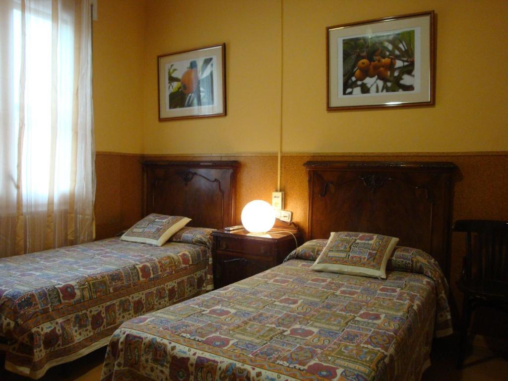 Hostal Valls Barcelona Bagian luar foto