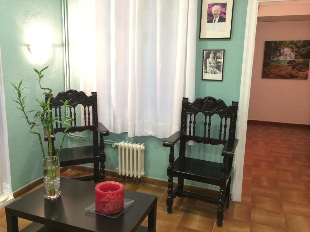 Hostal Valls Barcelona Bagian luar foto