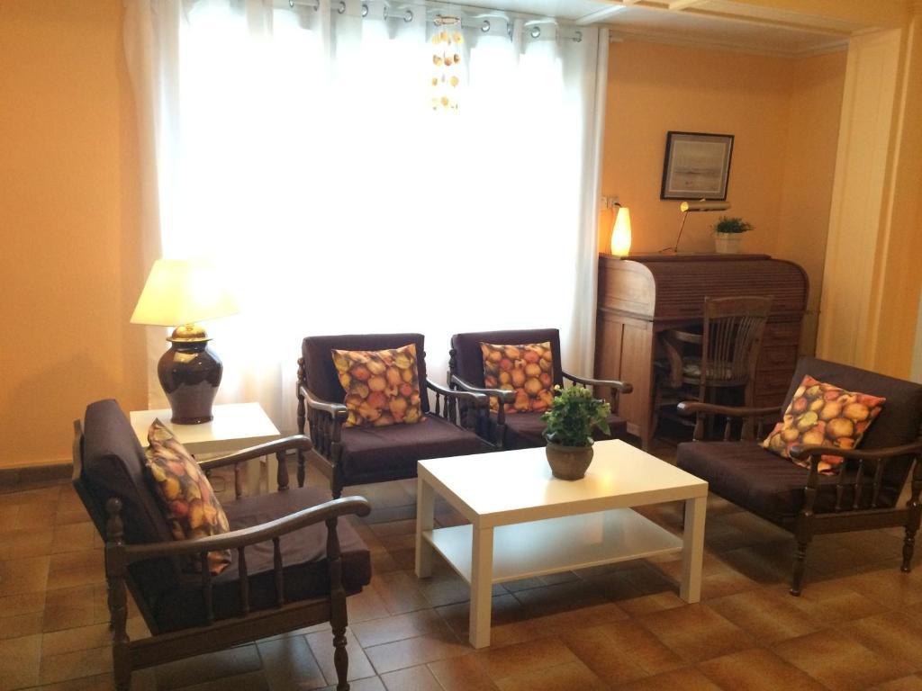 Hostal Valls Barcelona Bagian luar foto